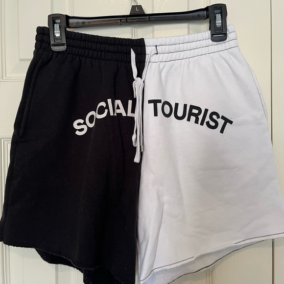 Hollister Social Tourist shorts - Picture 1 of 3